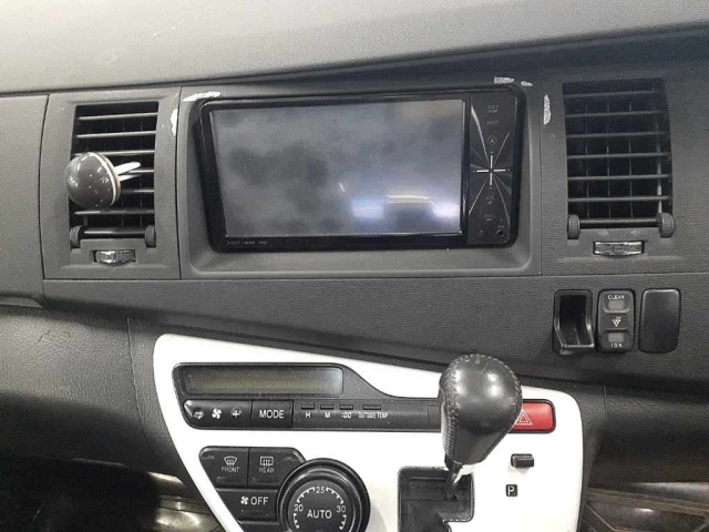 TOYOTA ISIS 2012