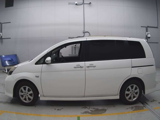 TOYOTA ISIS 2012
