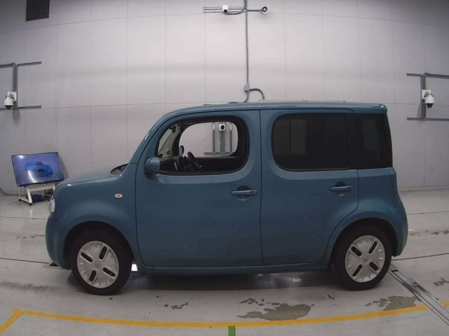 NISSAN CUBE 2010