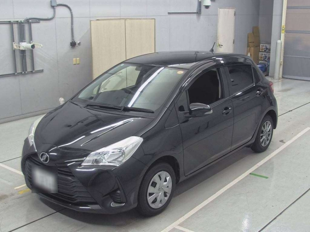TOYOTA VITZ 2017