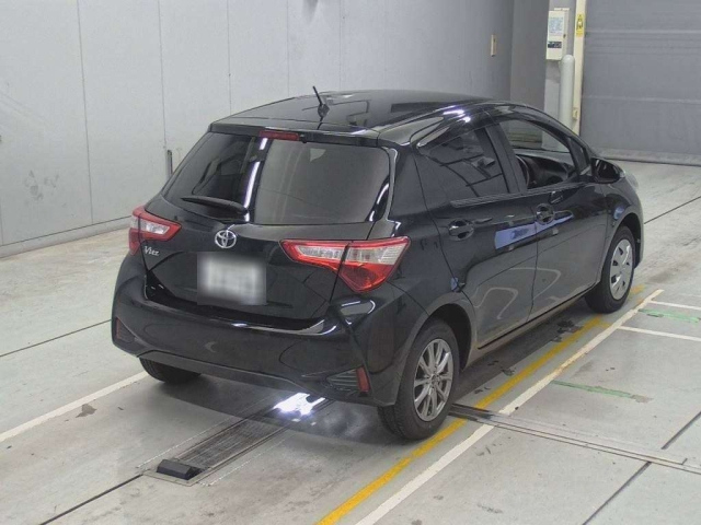 TOYOTA VITZ 2017