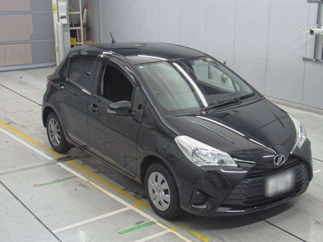 TOYOTA VITZ 2017