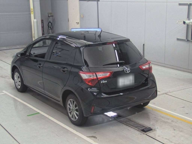 TOYOTA VITZ 2017