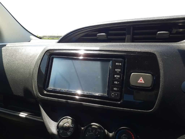 TOYOTA VITZ 2017