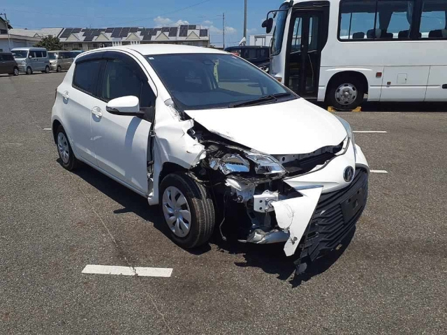 TOYOTA VITZ 2018