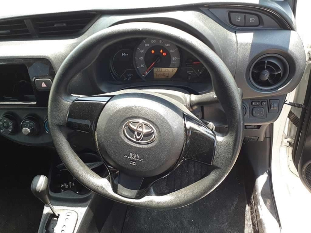 TOYOTA VITZ 2018