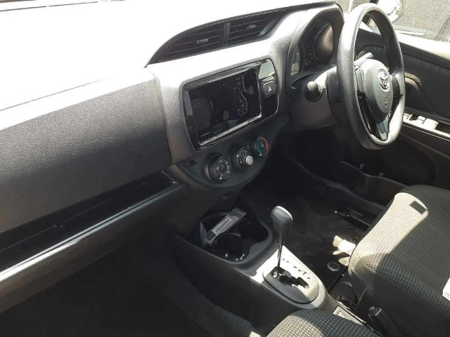 TOYOTA VITZ 2018
