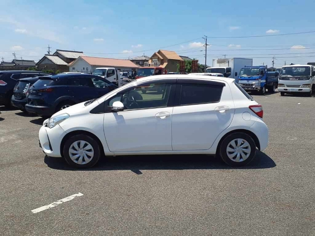 TOYOTA VITZ 2018