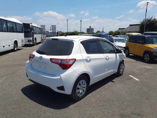 TOYOTA VITZ 2018