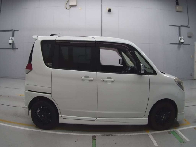 MITSUBISHI DELICA D2 2012