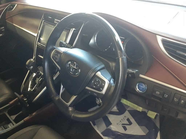 TOYOTA HARRIER 2019