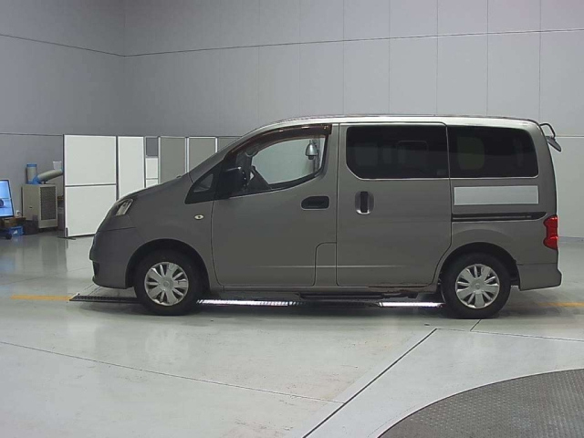 NISSAN NV200 2011