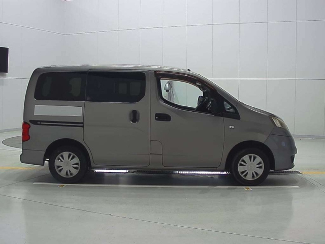 NISSAN NV200 2011