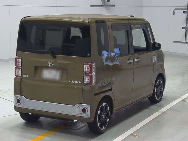 DAIHATSU WAKE 2015