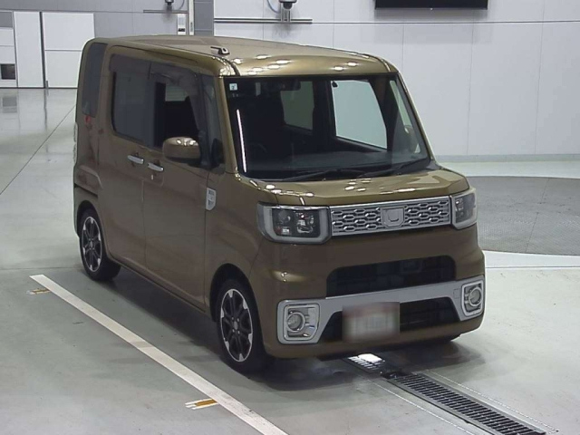 DAIHATSU WAKE 2015