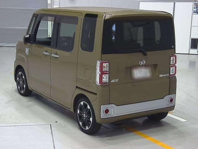 DAIHATSU WAKE 2015