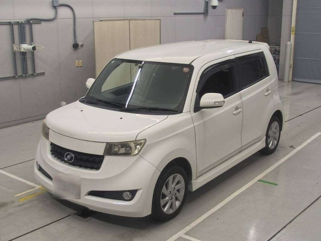 TOYOTA BB 2010