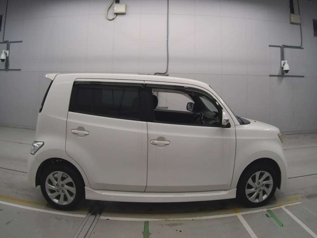 TOYOTA BB 2010