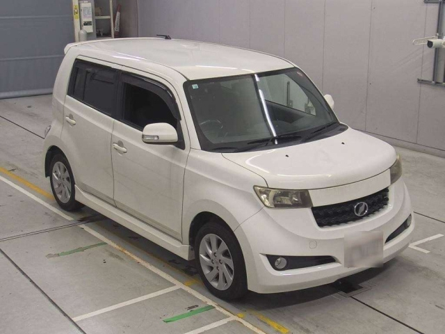 TOYOTA BB 2010
