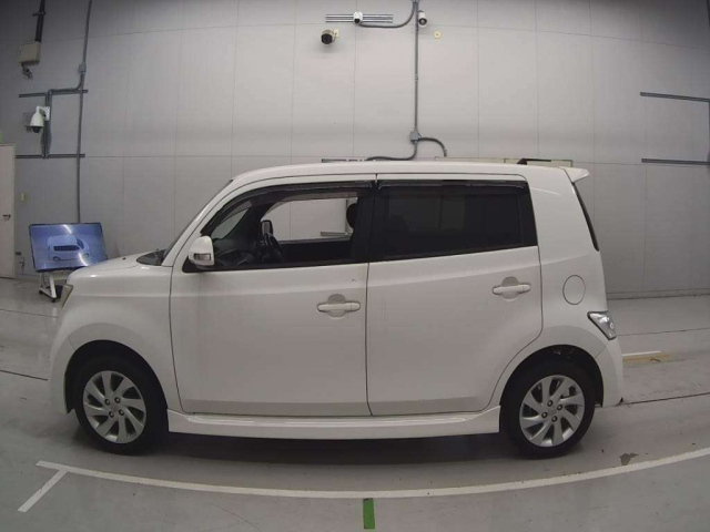 TOYOTA BB 2010
