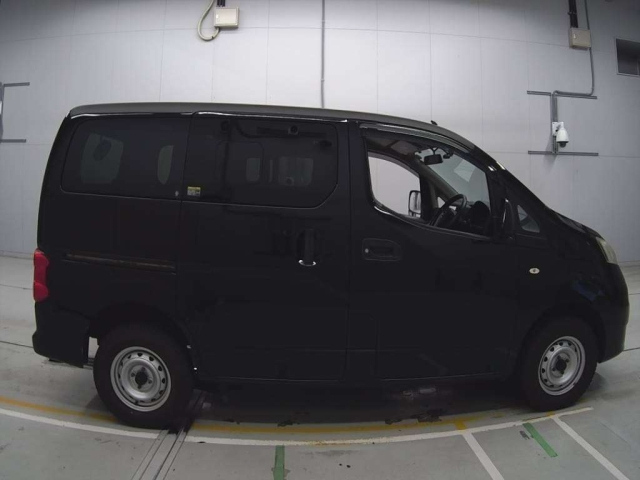NISSAN NV200 2018