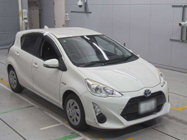 TOYOTA AQUA 2016