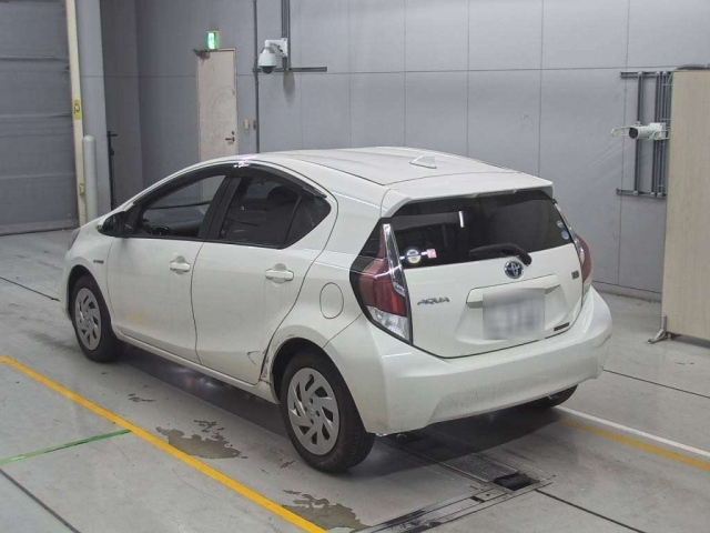 TOYOTA AQUA 2016