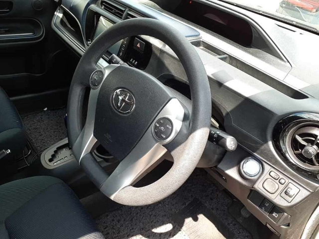 TOYOTA AQUA 2016