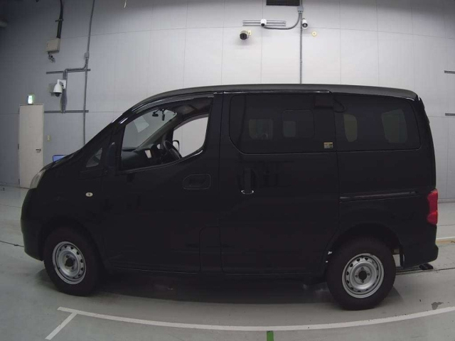NISSAN NV200 2018