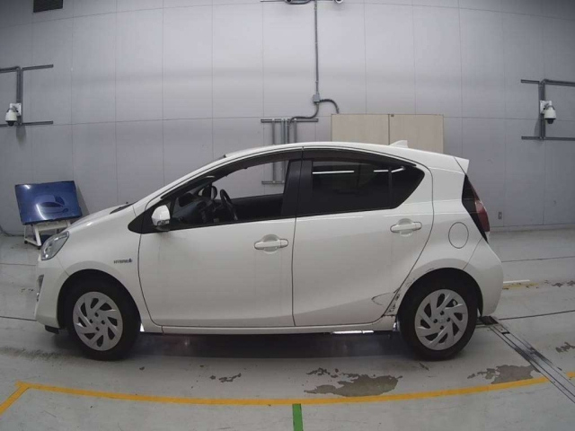 TOYOTA AQUA 2016