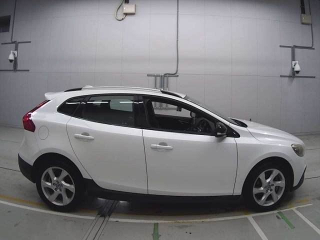 VOLVO V40 2014