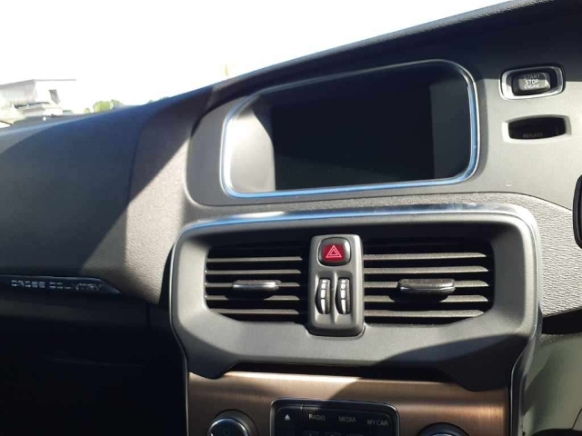 VOLVO V40 2014