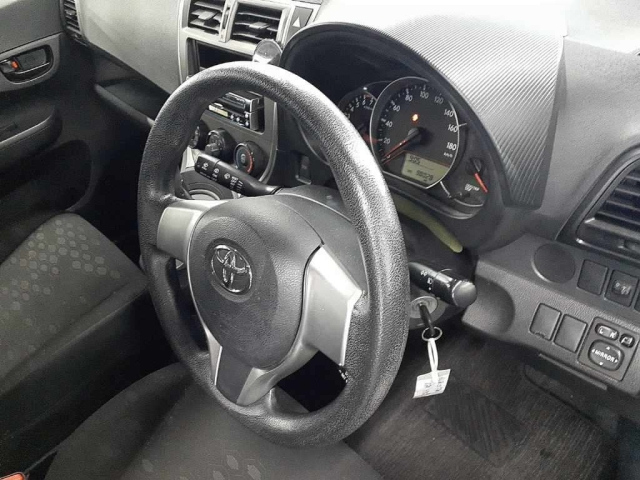 TOYOTA RACTIS 2011