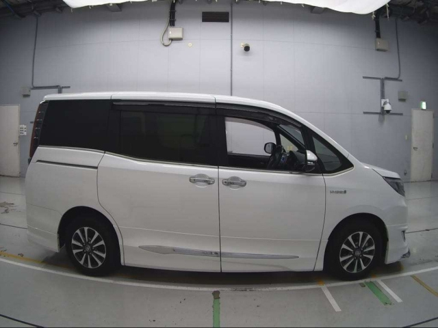 TOYOTA ESQUIRE 2019