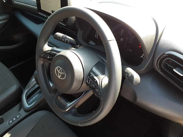 TOYOTA YARIS 2024