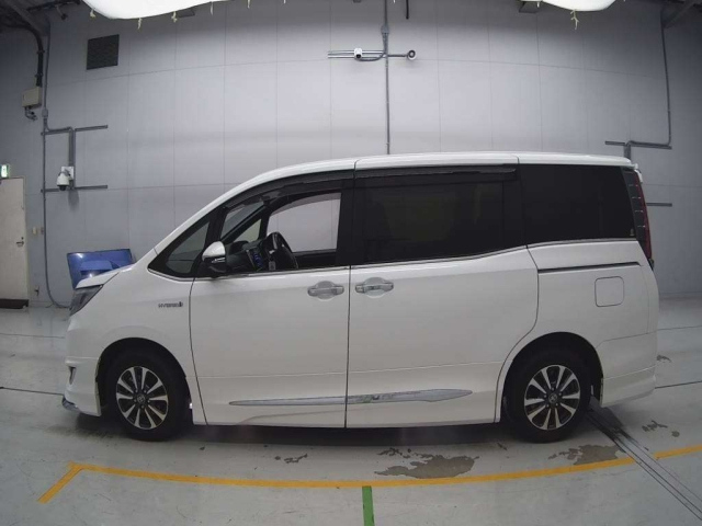 TOYOTA ESQUIRE 2019