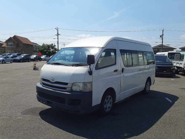 TOYOTA HIACE 2010