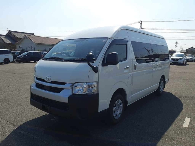 TOYOTA HIACE 2022