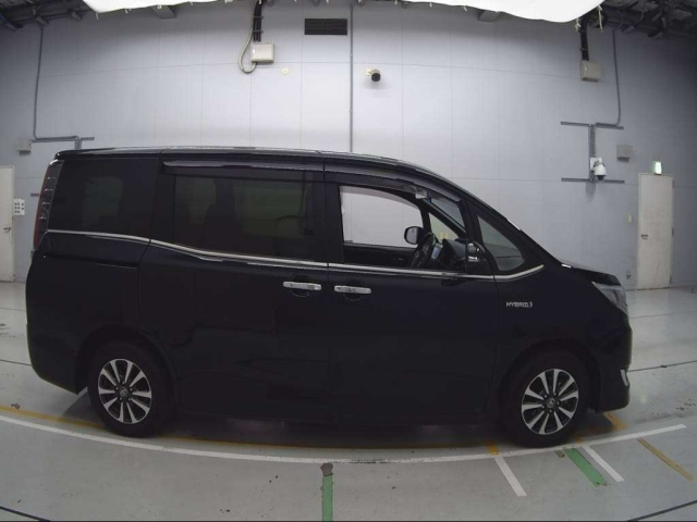 TOYOTA ESQUIRE 2020