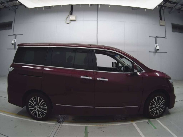 NISSAN ELGRAND 2022