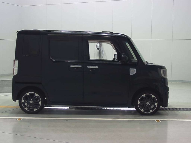 DAIHATSU WAKE 2016
