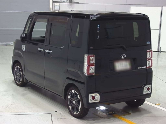DAIHATSU WAKE 2016