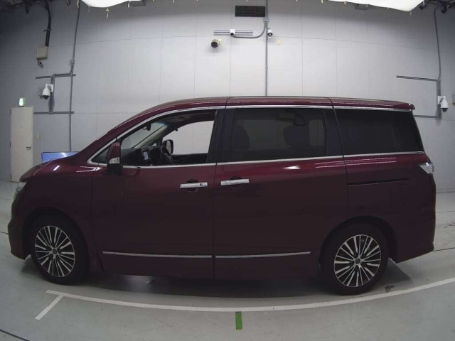 NISSAN ELGRAND 2022