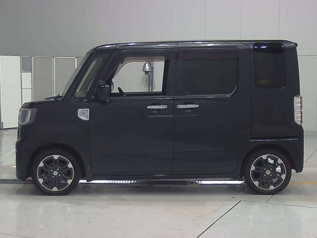 DAIHATSU WAKE 2016