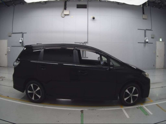 TOYOTA WISH 2012