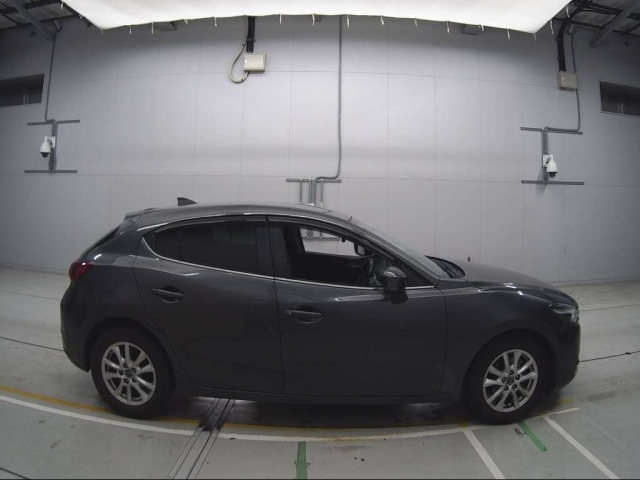 MAZDA AXELA 2016