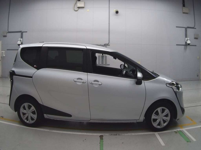 TOYOTA SIENTA 2021