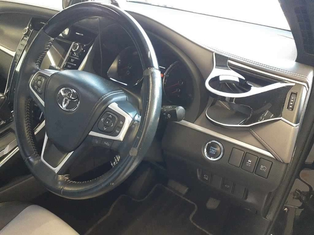 TOYOTA HARRIER 2017