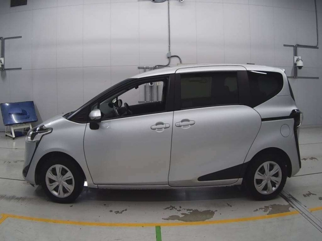 TOYOTA SIENTA 2021