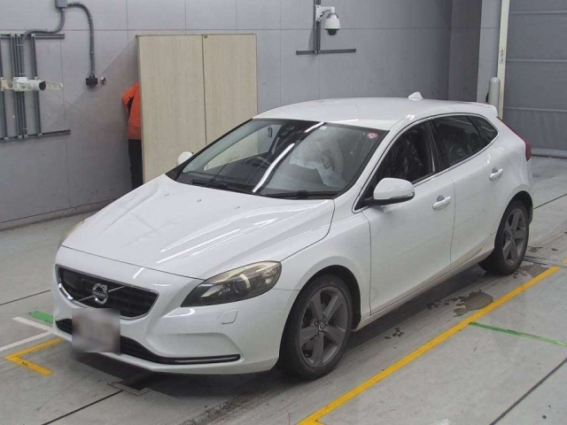 VOLVO V40 2014